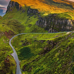 Tableau panoramique route de montagne falaises vertes Toile imprimée