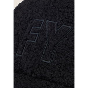 Cappellino sherpa con maxi ricamo FY tono su tono