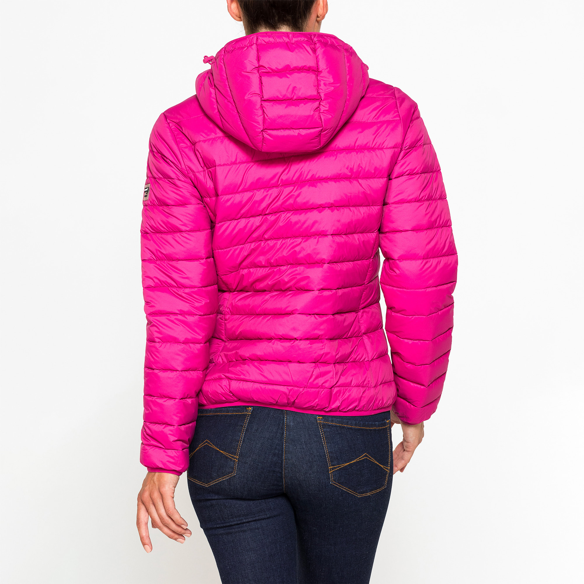 GIUBBOTTO RESISTENTE ALLA PIOGGIA CON IMBOTTITURA ULTRA LEGGERA. Vestibilità regolare.