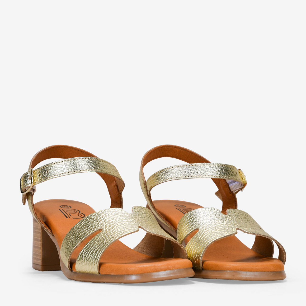 Sandalias de tacón doradas en piel con pulsera