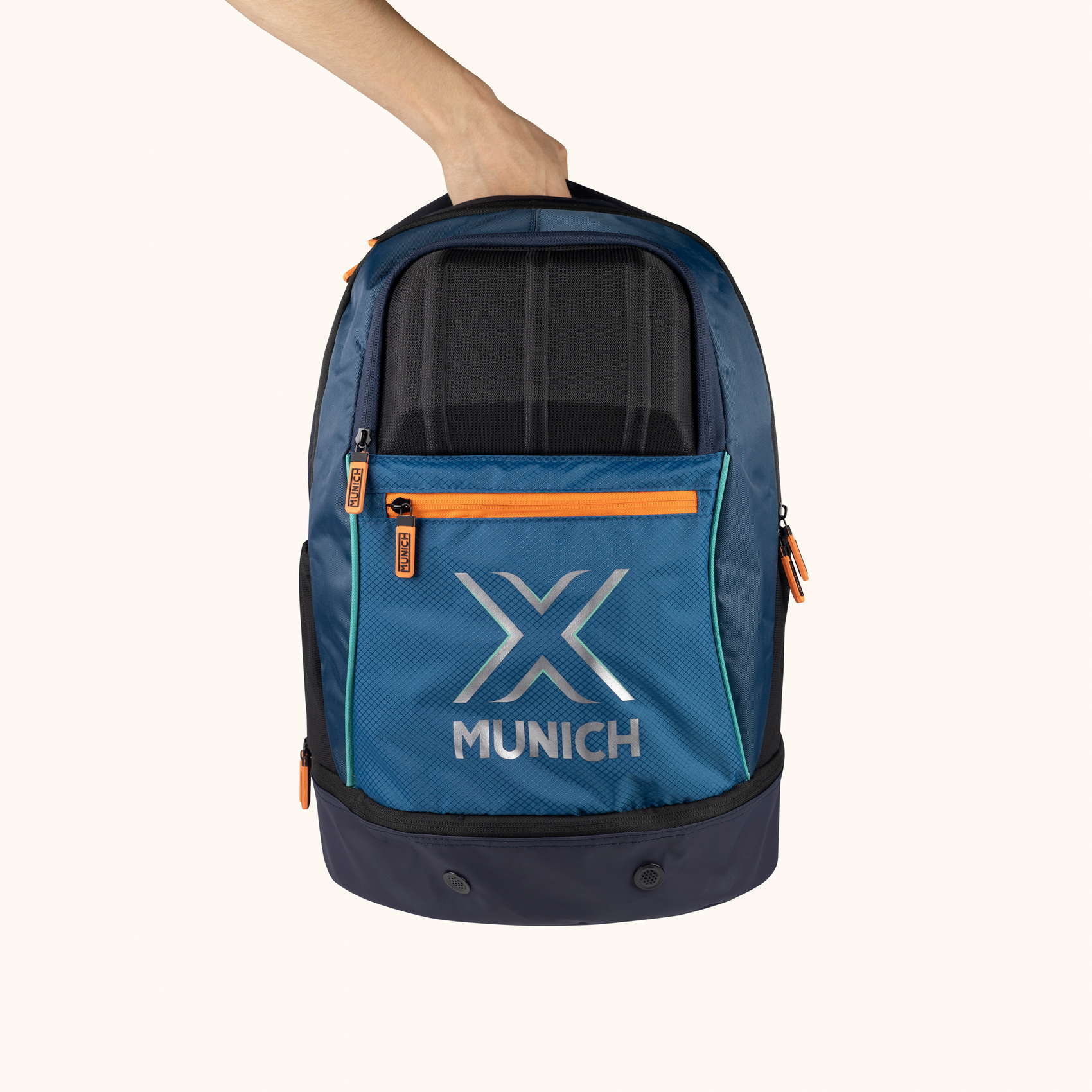 MUNICH BASICS BACKPACK mochila azul de poliéster y nylon con detalles a contraste