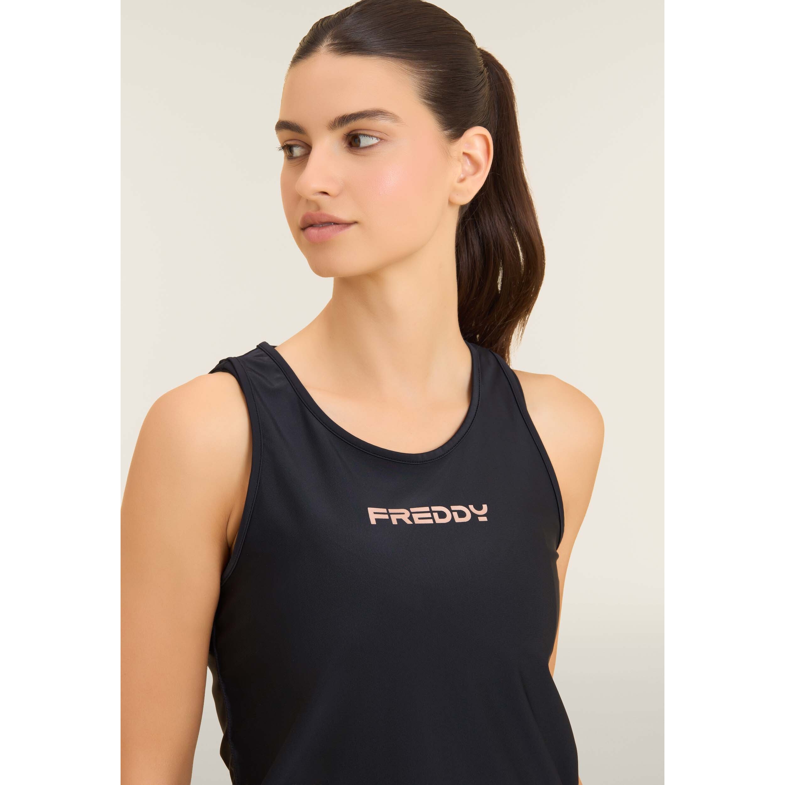 Canotta tecnica con girospalla ampio e taglio regular