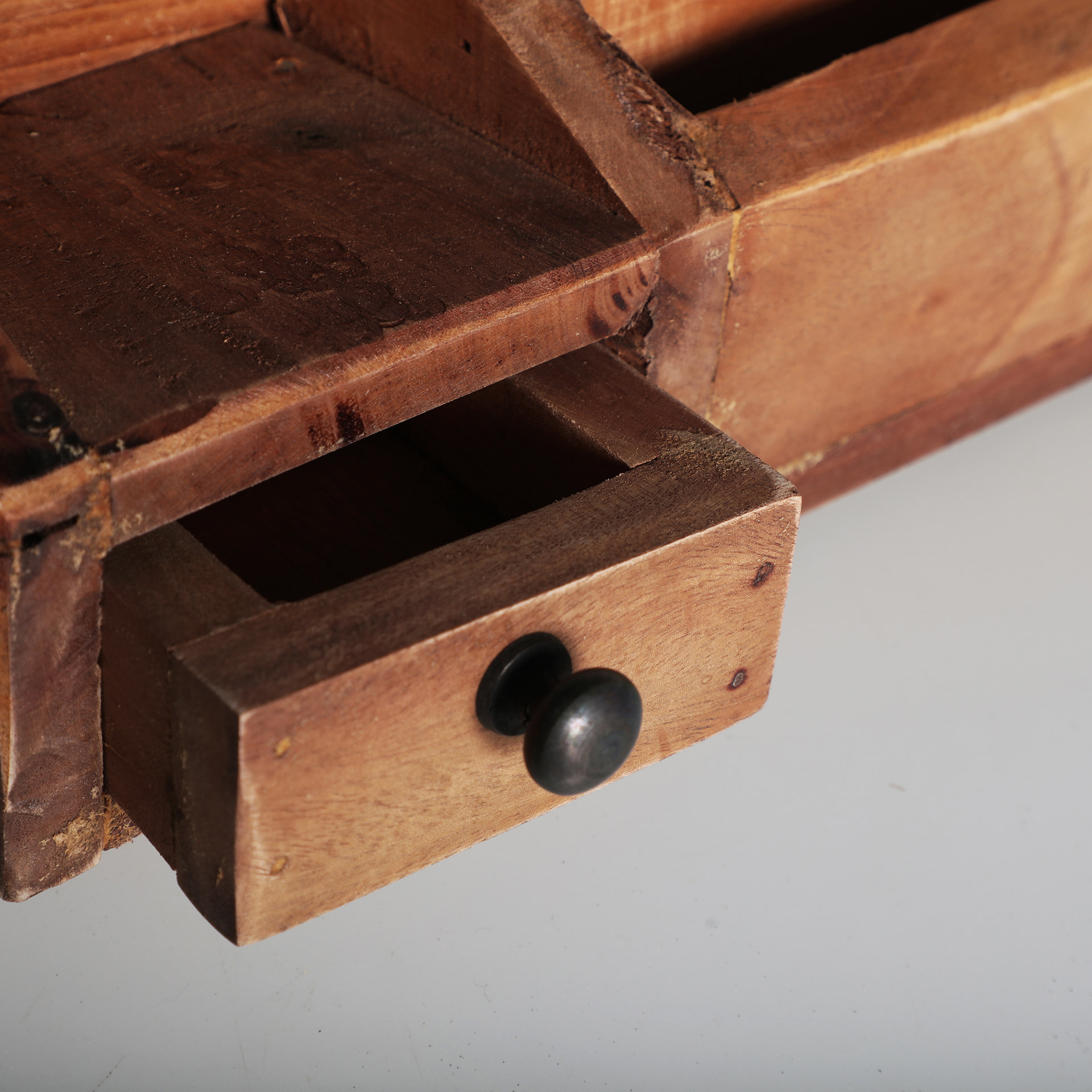 Caja de madera de mahogany en color marrón de 27x17x10cm