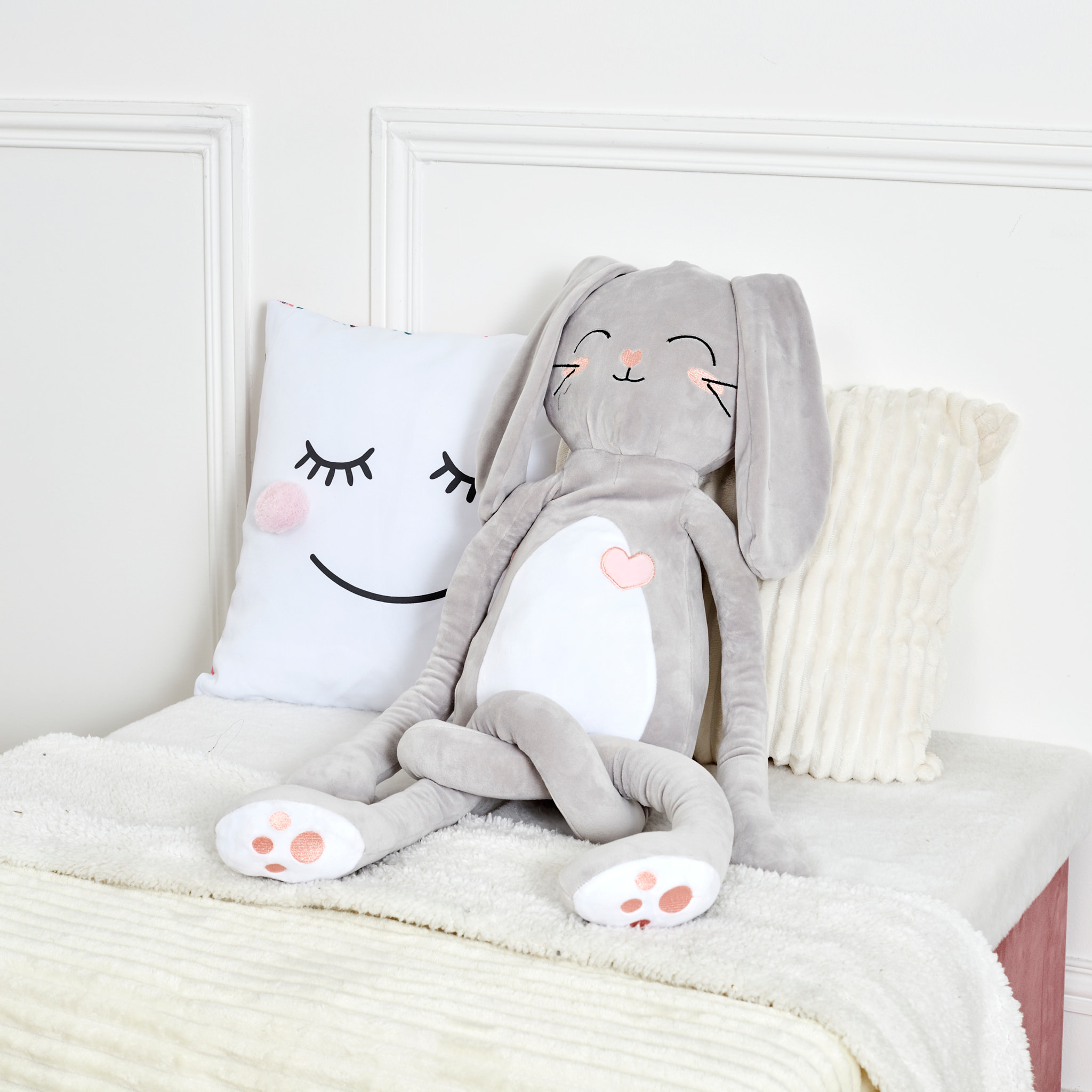 PELUCHE LAPIN LONGUES PATTES A NOUER