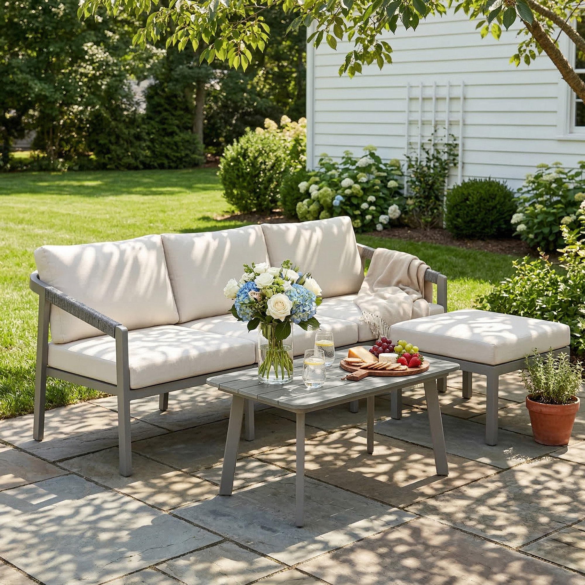 Conjunto de Muebles Jardín Exterior de 3 Piezas Sofá Exterior Seccional Forma de L con Sofá de 3 Plazas Reposapiés Mesa Centro de Listones y Cojines de 10 cm para Terraza Patio Marrón y Beige