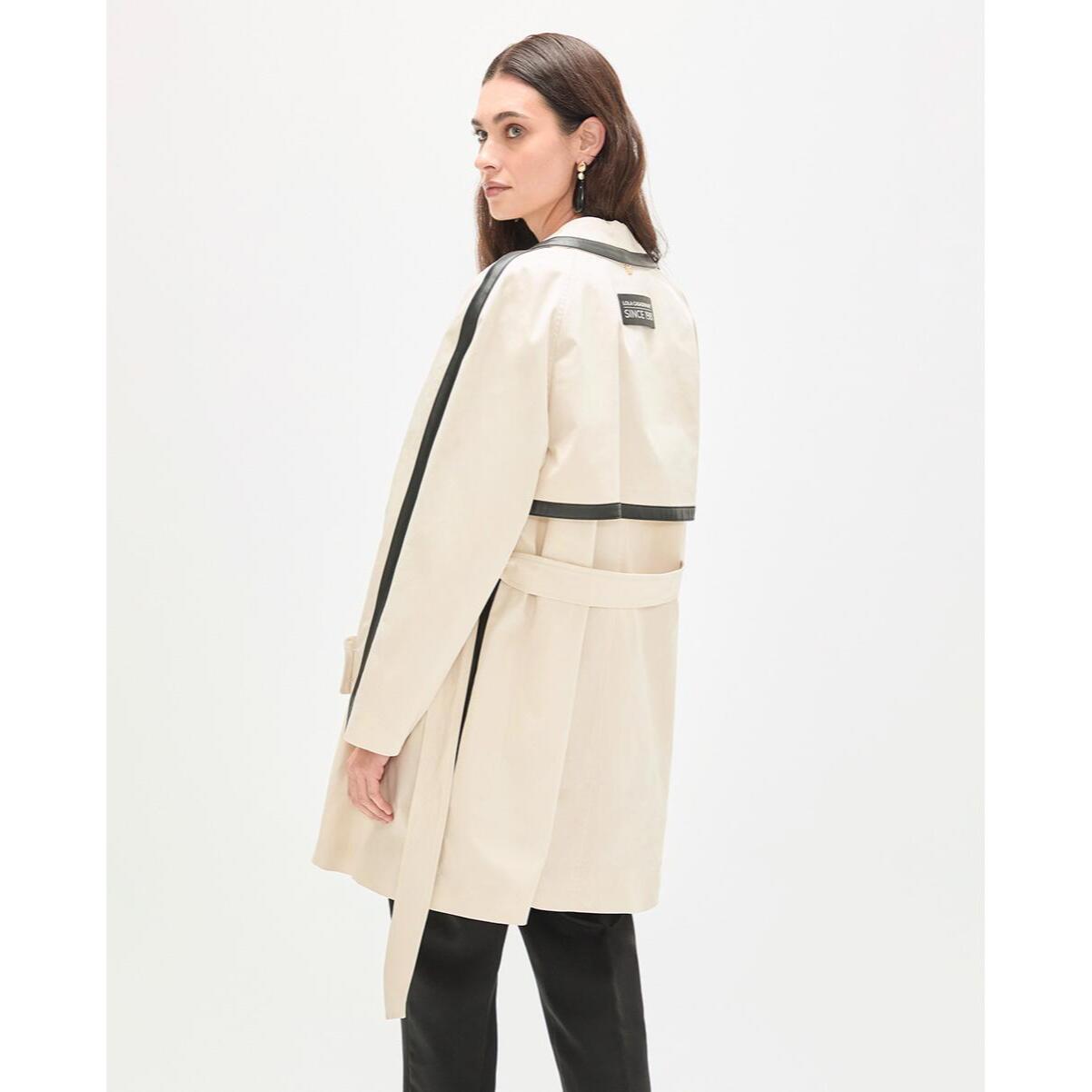 Trench con maniche raglan ed effetto pelle a contrasto