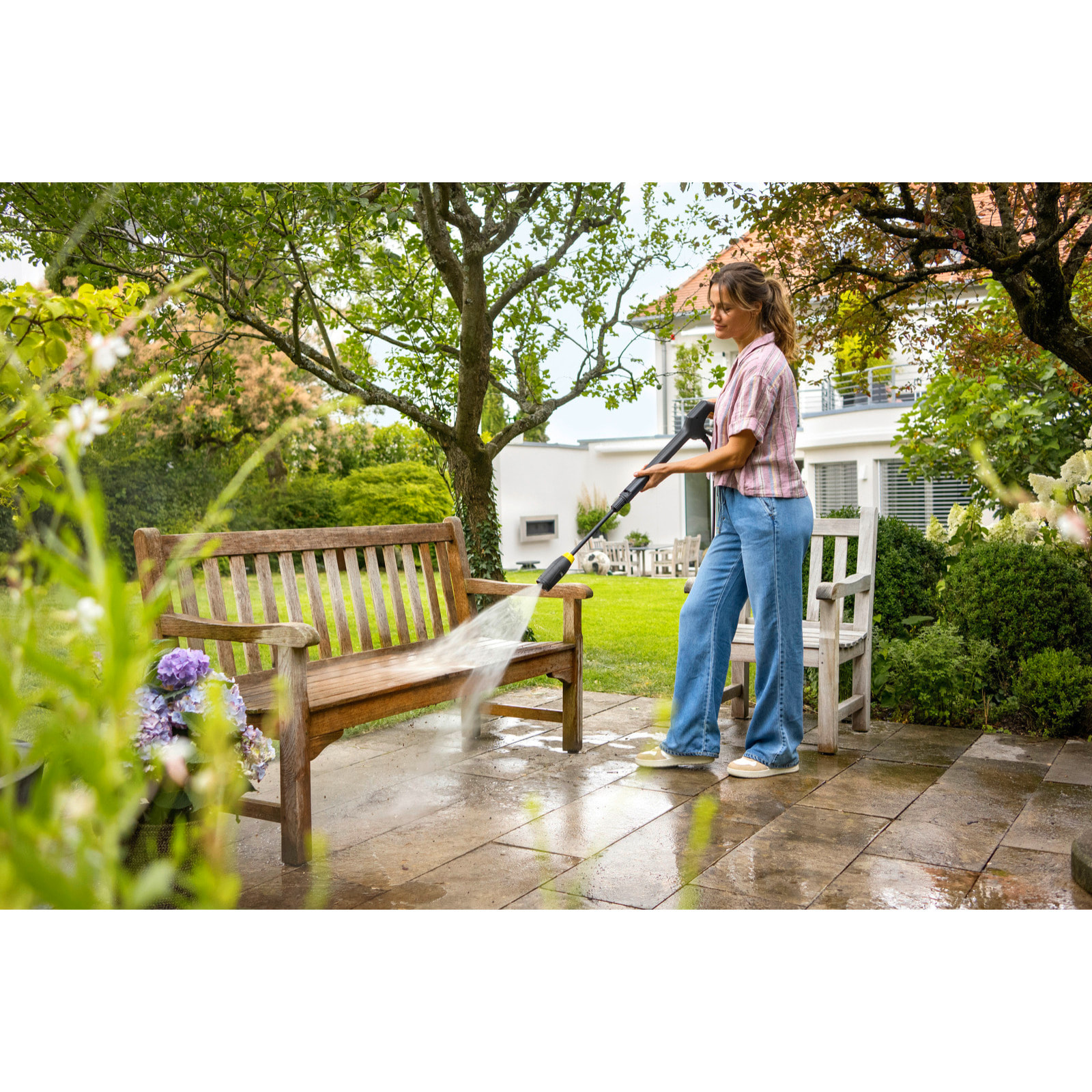 Nettoyeur haute pression KARCHER K4 Comfort Premium Veranda - 130 bars - 420L/h - brosse terrasse