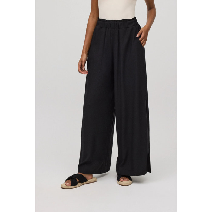 Pantaloni neri ad ampia apertura