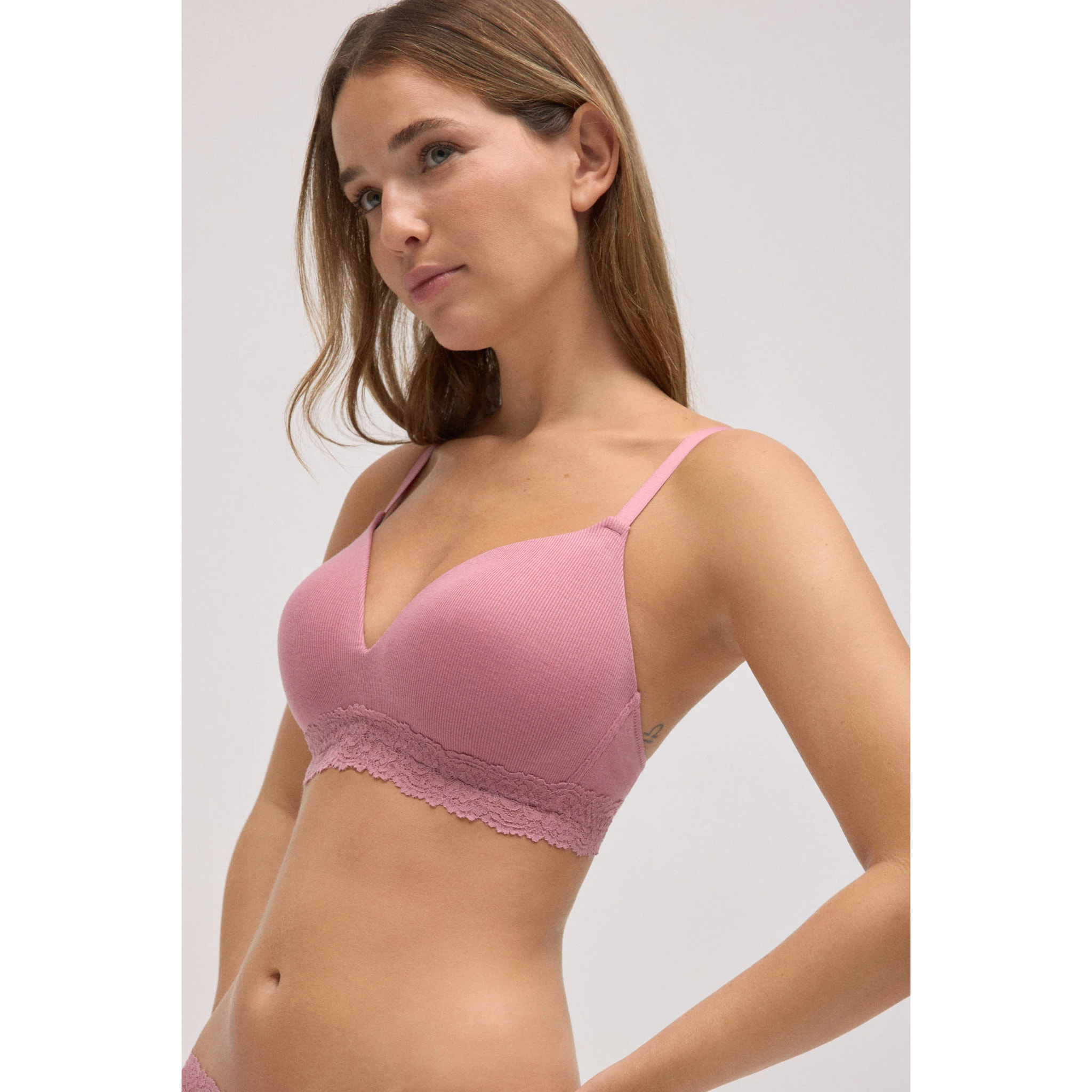 Reggiseno imbottito a costine senza ferretto con pizzo rosa, coppa B