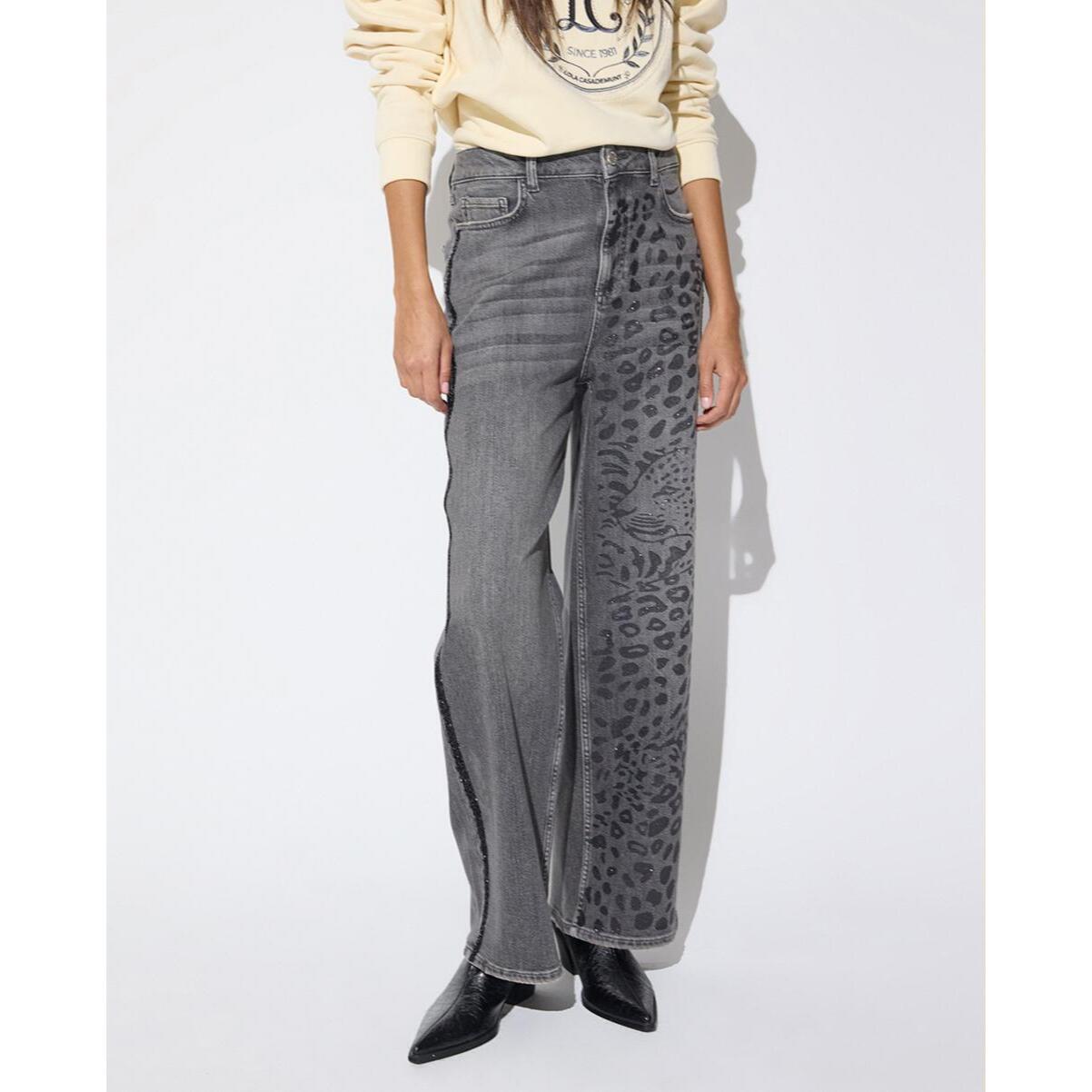 Jeans a gamba dritta con stampa leopardata ed effetto similpelle