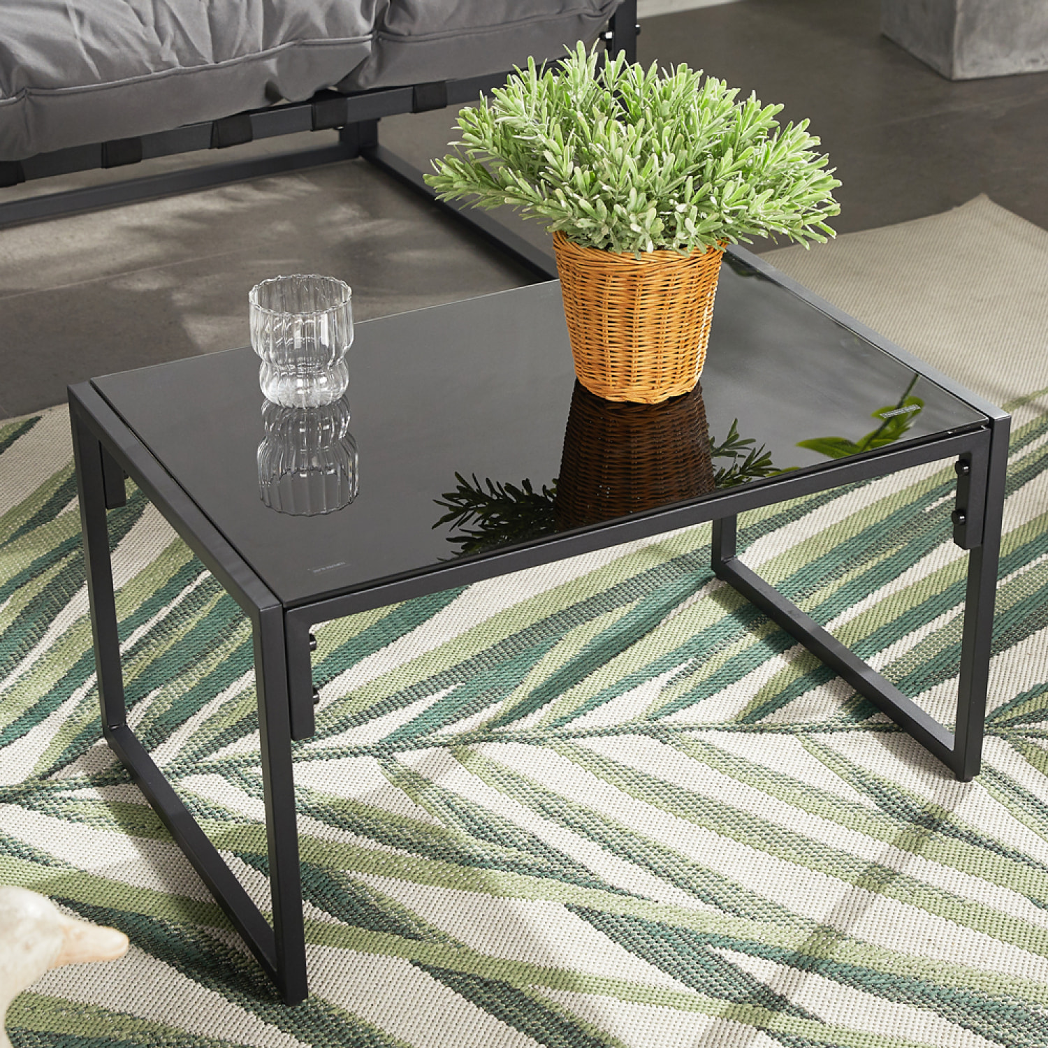 LANA Salon de jardin 4 places contemporain noir et coussins gris