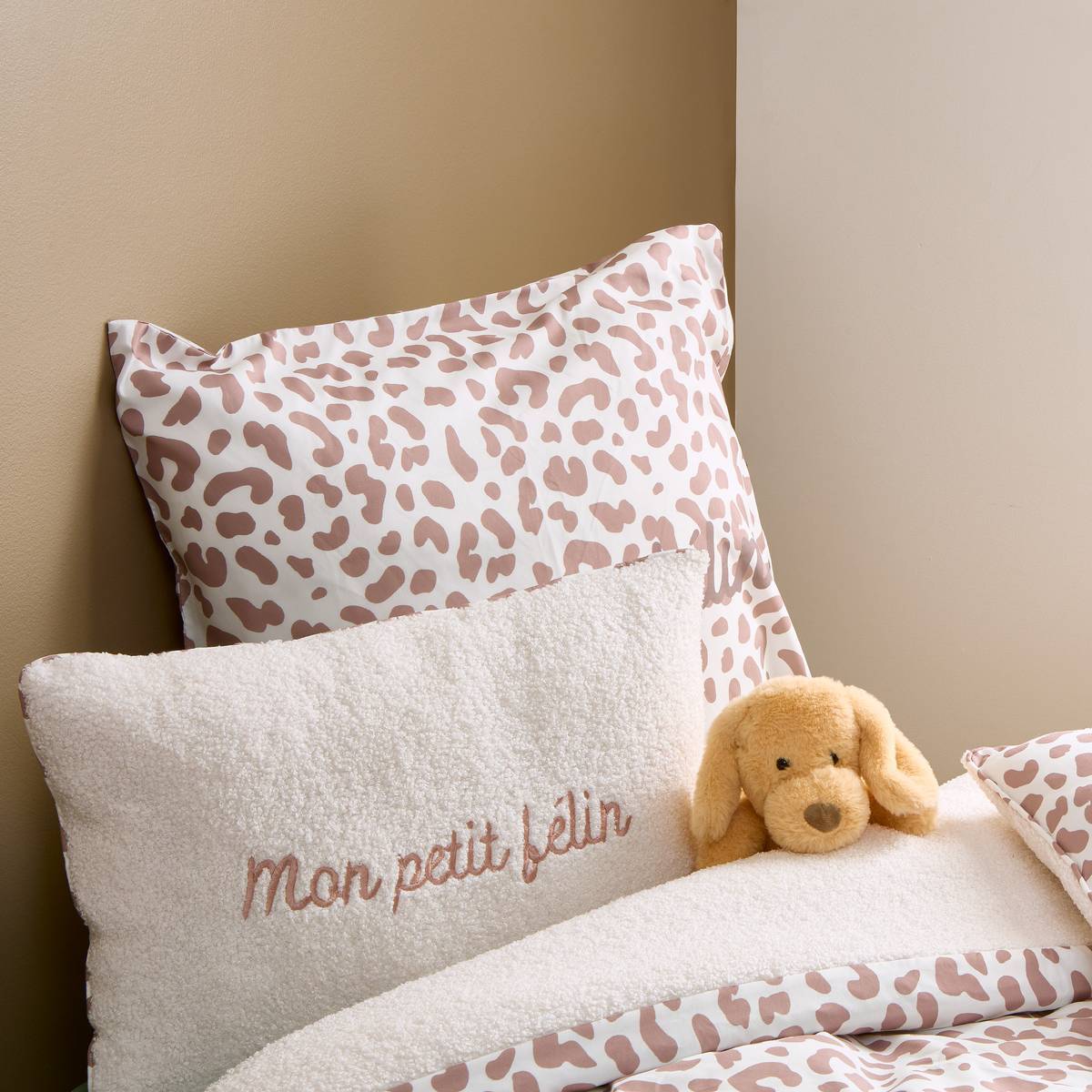 Coussin reversible bouclette/léopard Jaiko 38x58cm blanc et rose