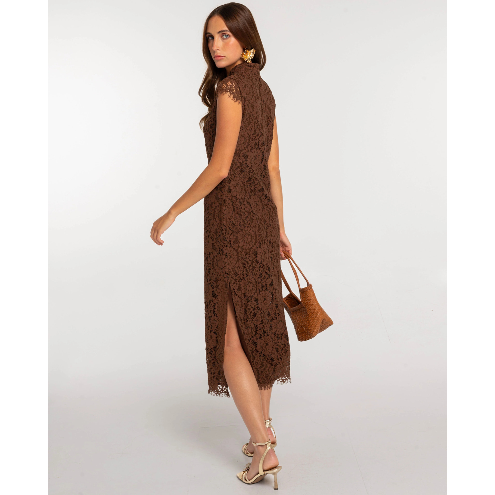 Vestido midi de encaje con cuello mao