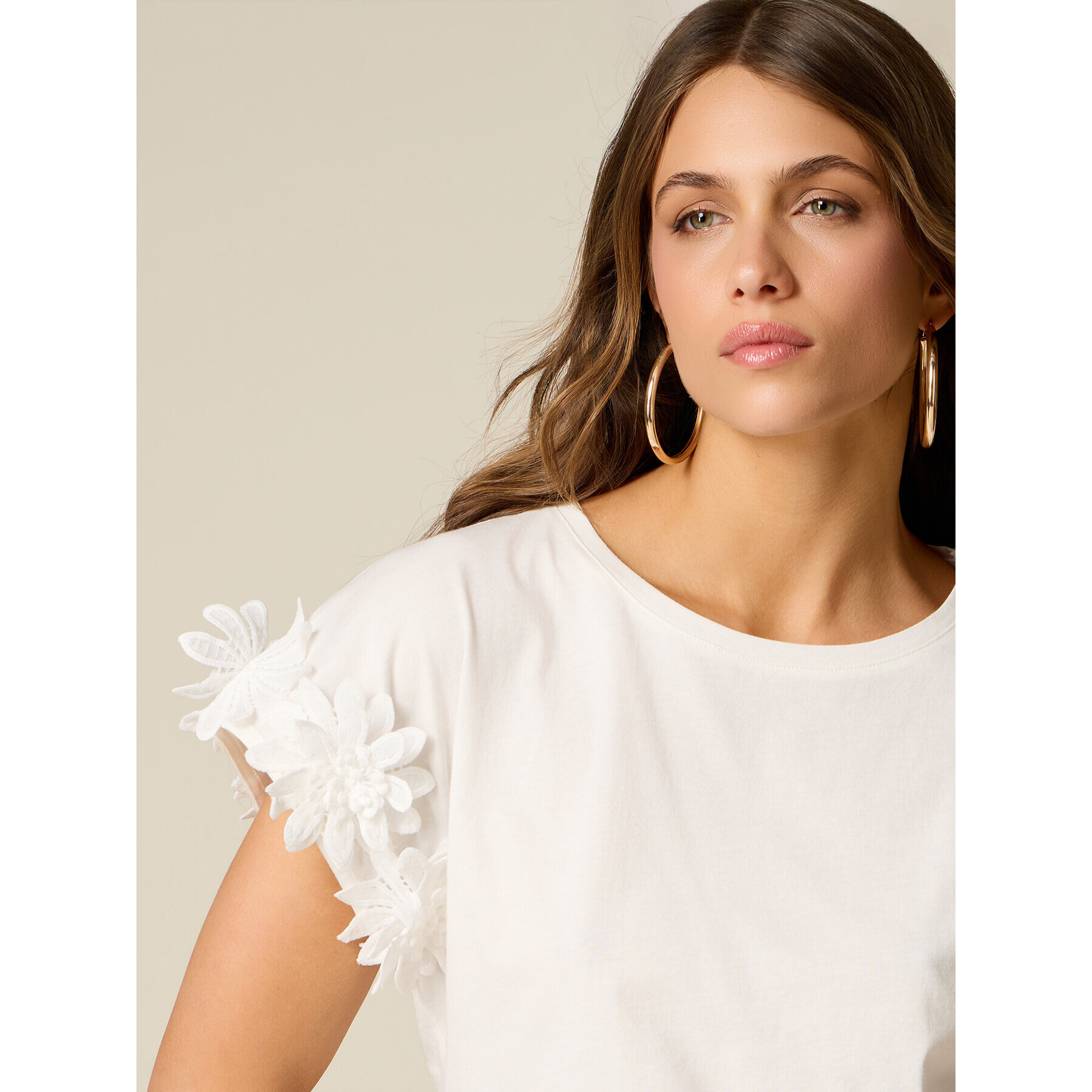 Oltre - T-shirt con applicazioni floreali in pizzo - Bianco