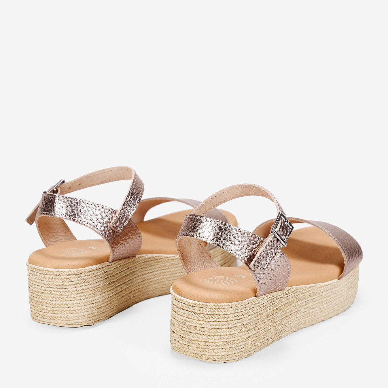 Sandalias de piel metalizadas con plataforma efecto esparto