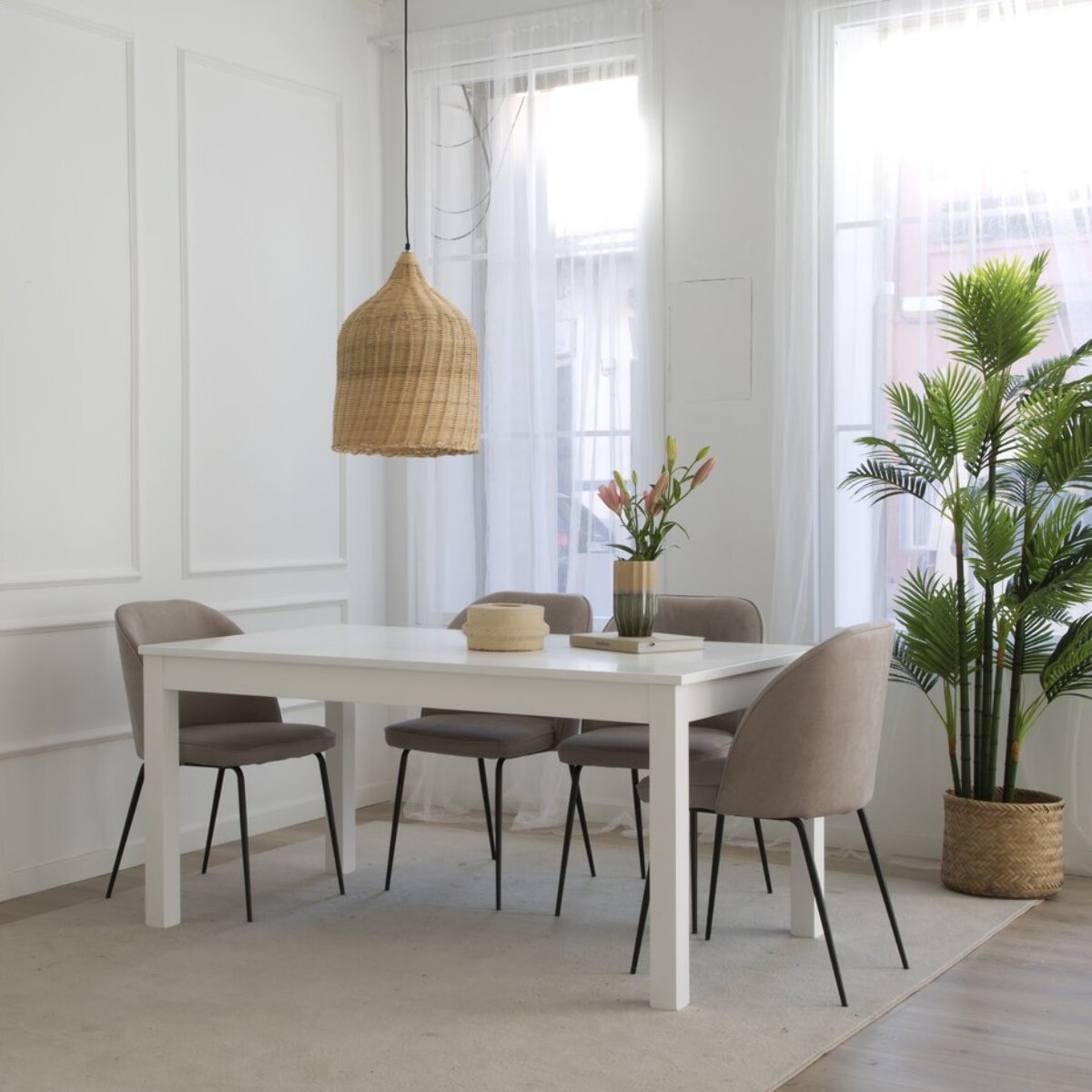 Chaise rembourrée Leivar -tissu. pieds métalliques-couleur beige 48 x 86 x 54 cm