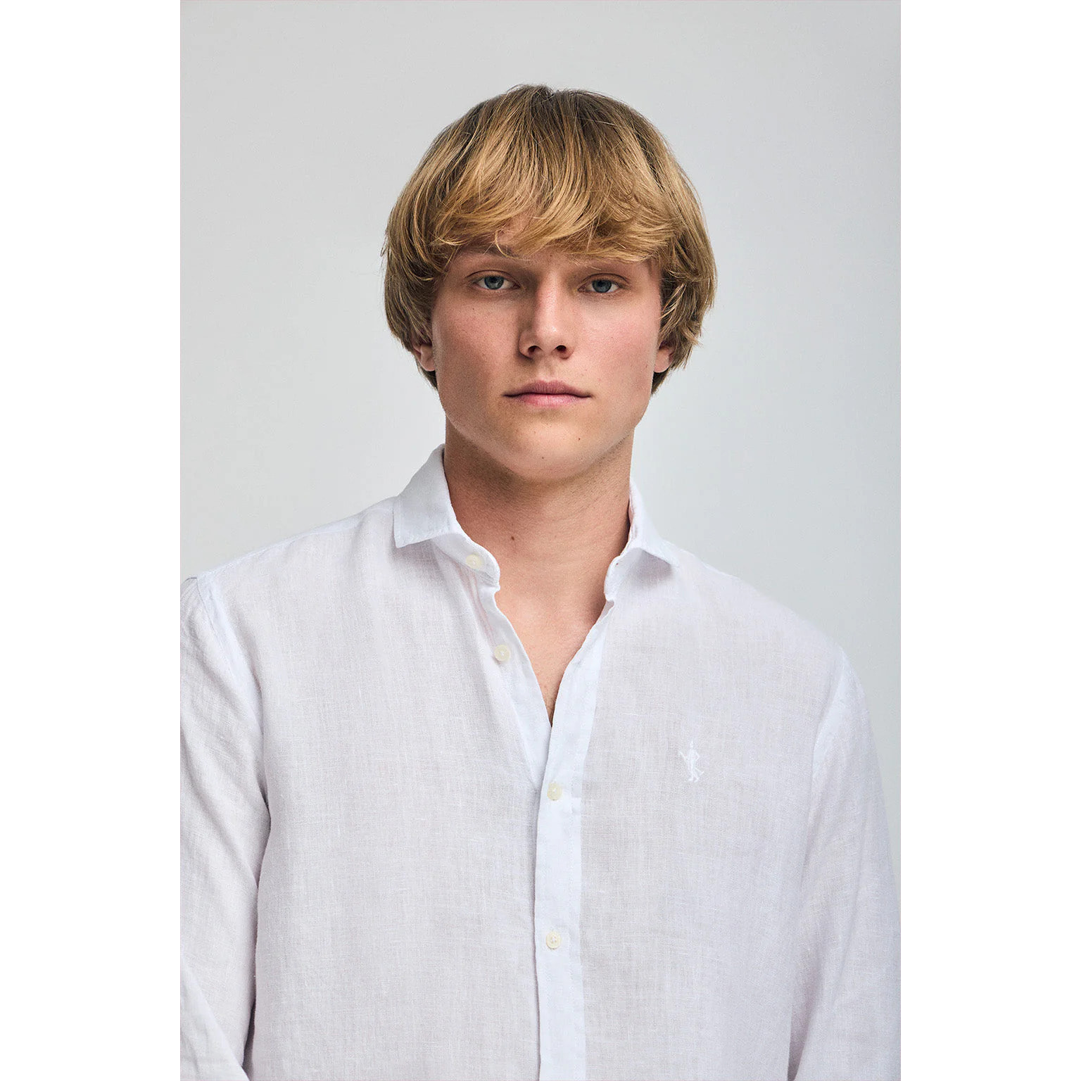 Camicia bianca in lino tinta in capo con ricamo Rigby Go