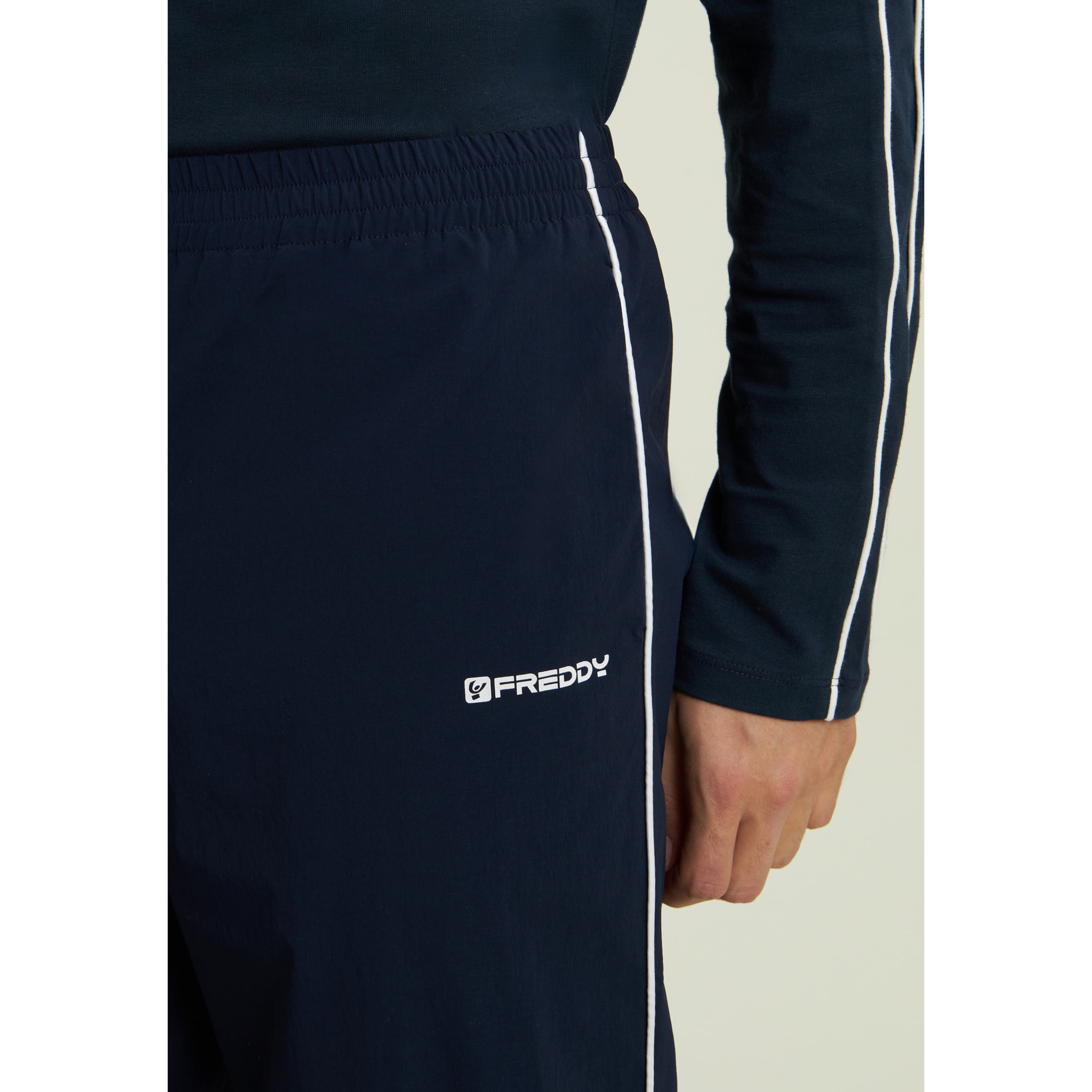 Pantaloni sportivi in nylon stretch con cucitura a contrasto