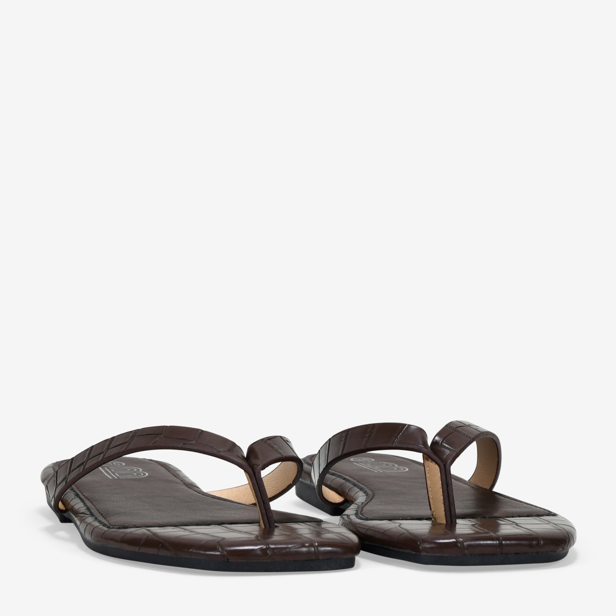 Sandalias de dedo marrones efecto cocodrilo