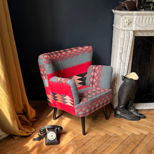 Fauteuil en kilim brodé main et pieds en bois noir INCA