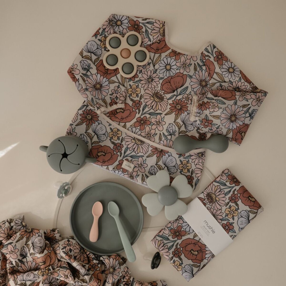 Mushie Babero Con Mangas Solid