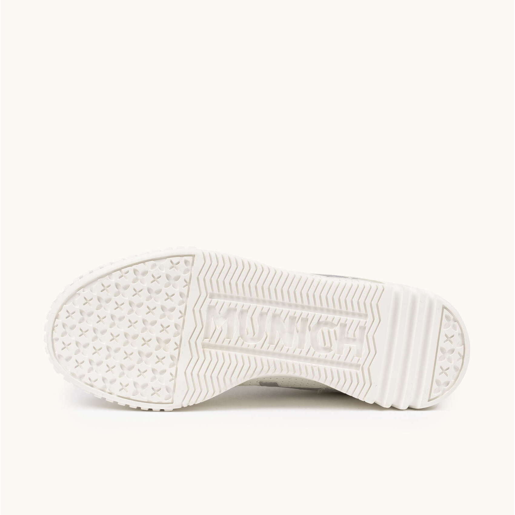 Zapatilla Blanca Platform con Detalles Plata MUNICH MINA 12