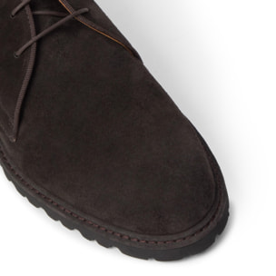 Desert boot Leo en serraje con cierre de cordones