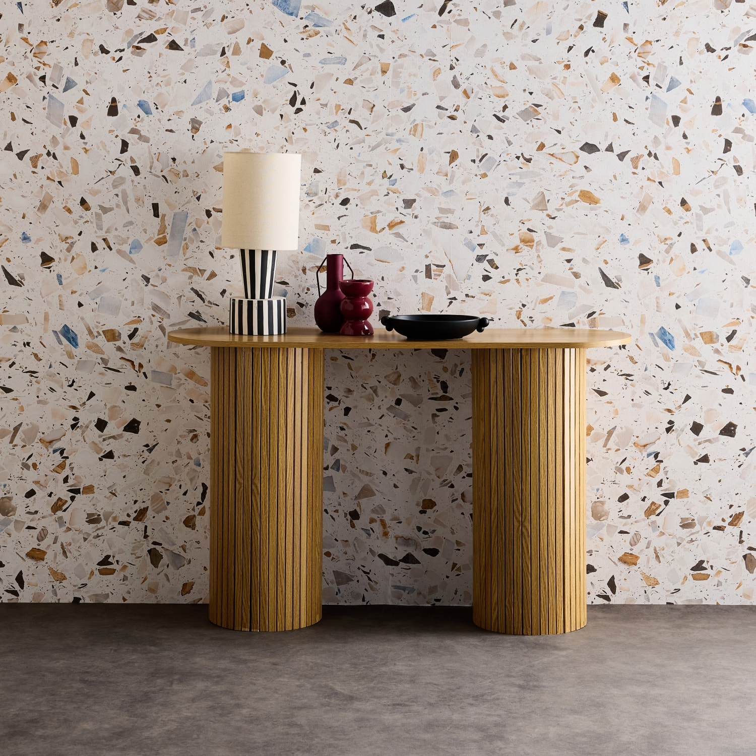 Console ovale scandinave effet bois rainuré. pieds ronds. couleur naturelle. L 120 x P 35 x H 75cm