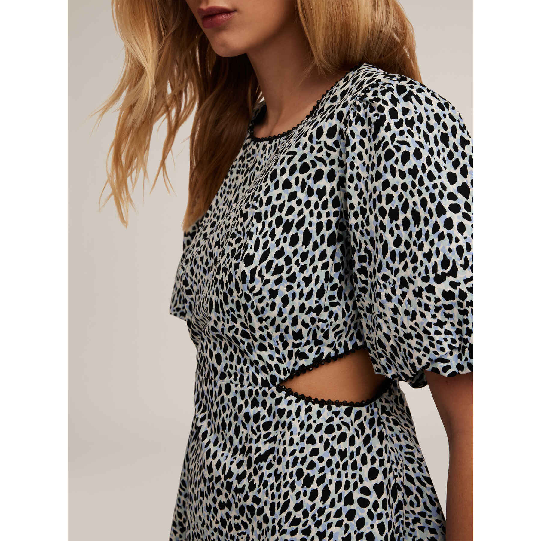 Motivi - Vestido corto con detalle de abertura animal print - Light - blue