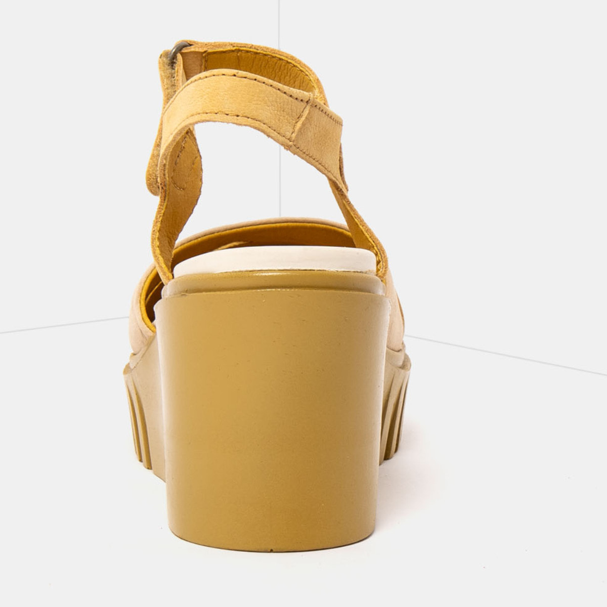 Sandalia de cuña 2083 NOBUCK HONEY-CREAM/ CATANIA color Honey-cream