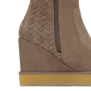 Botín de cuña Brelia en serraje con intrcciato y cierre de cremallera