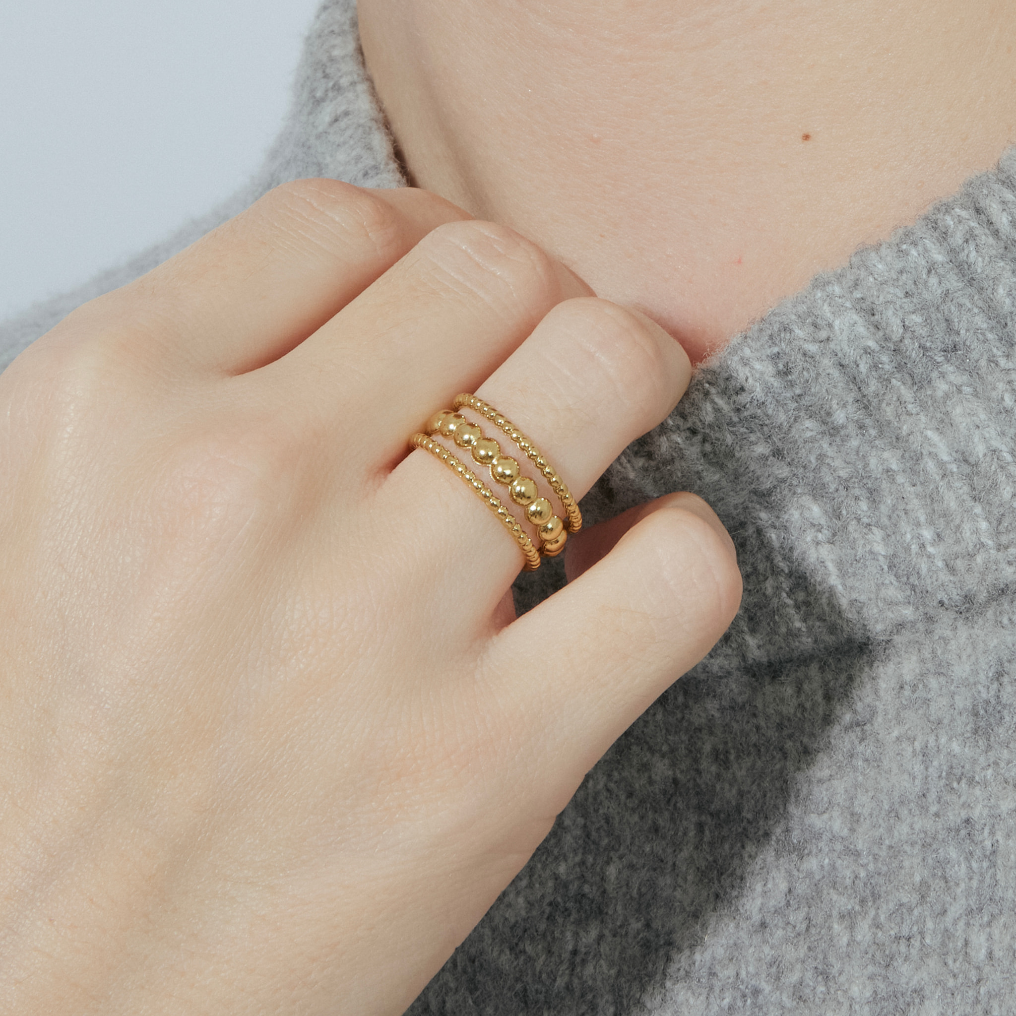 Anillo acabado en rodio