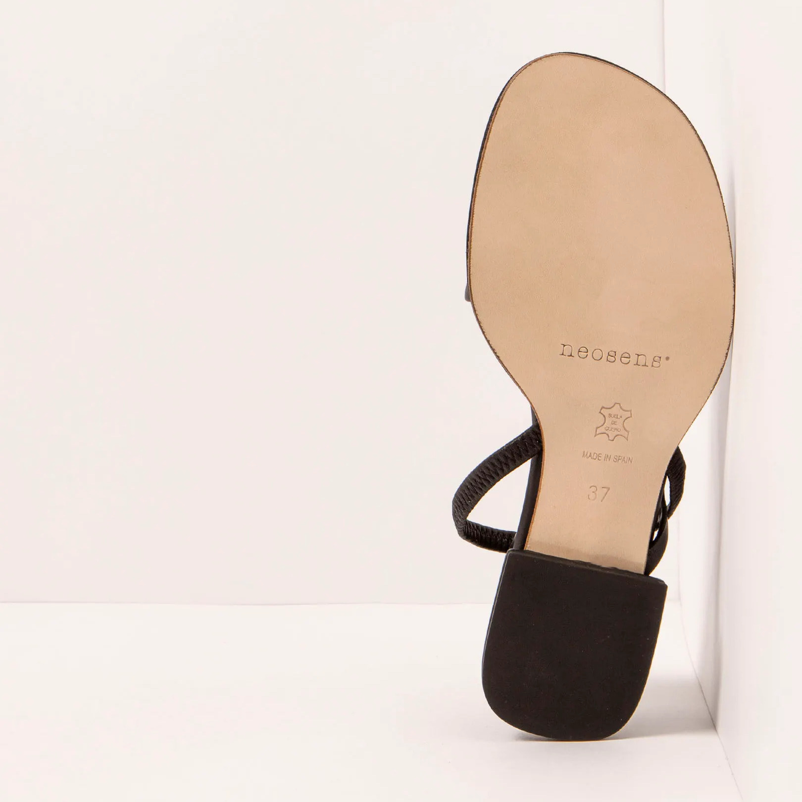 Sandalias S3155 CRISTAL BLACK/ VALVIN color Black