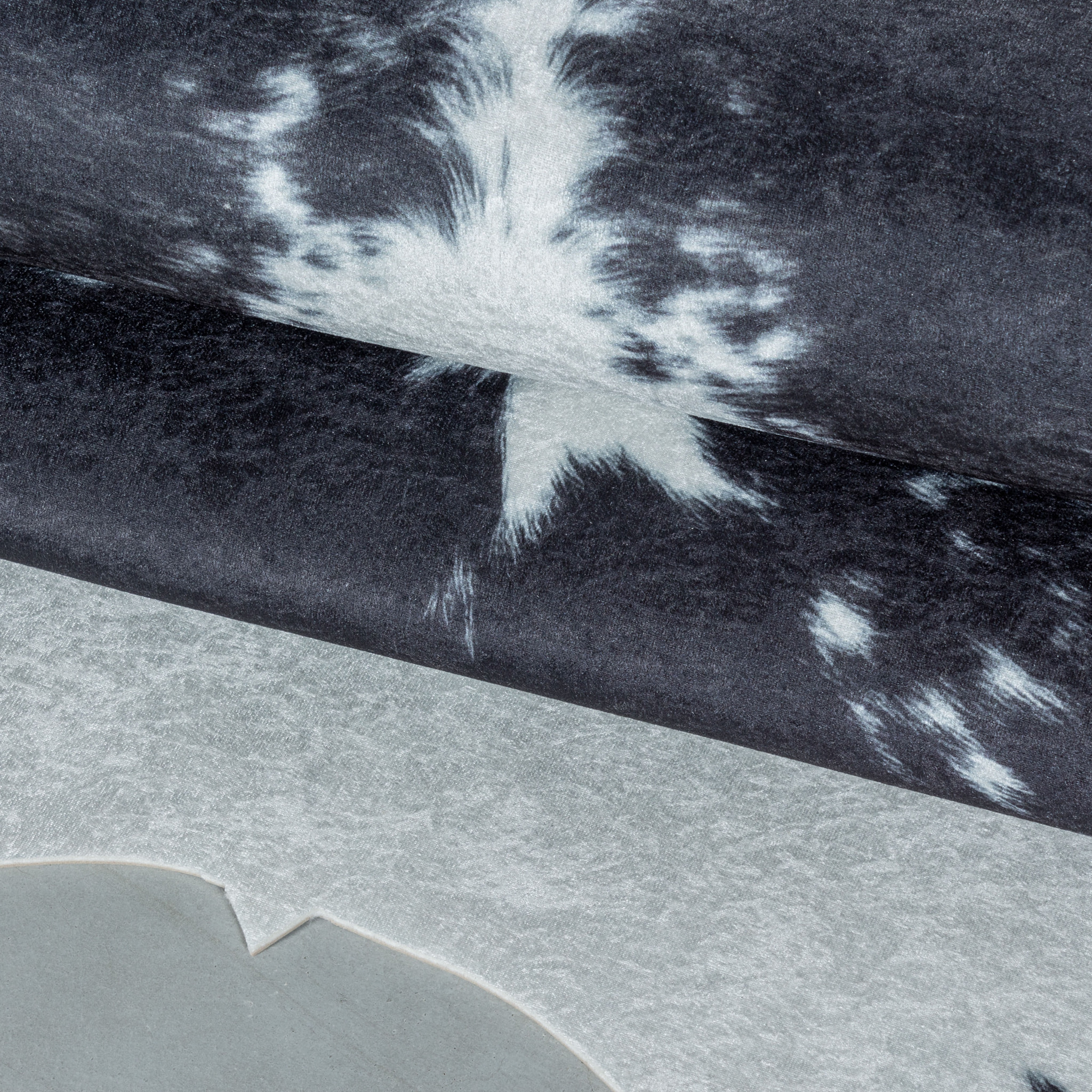 ETOSHA - Tapis imitation peau vache noir