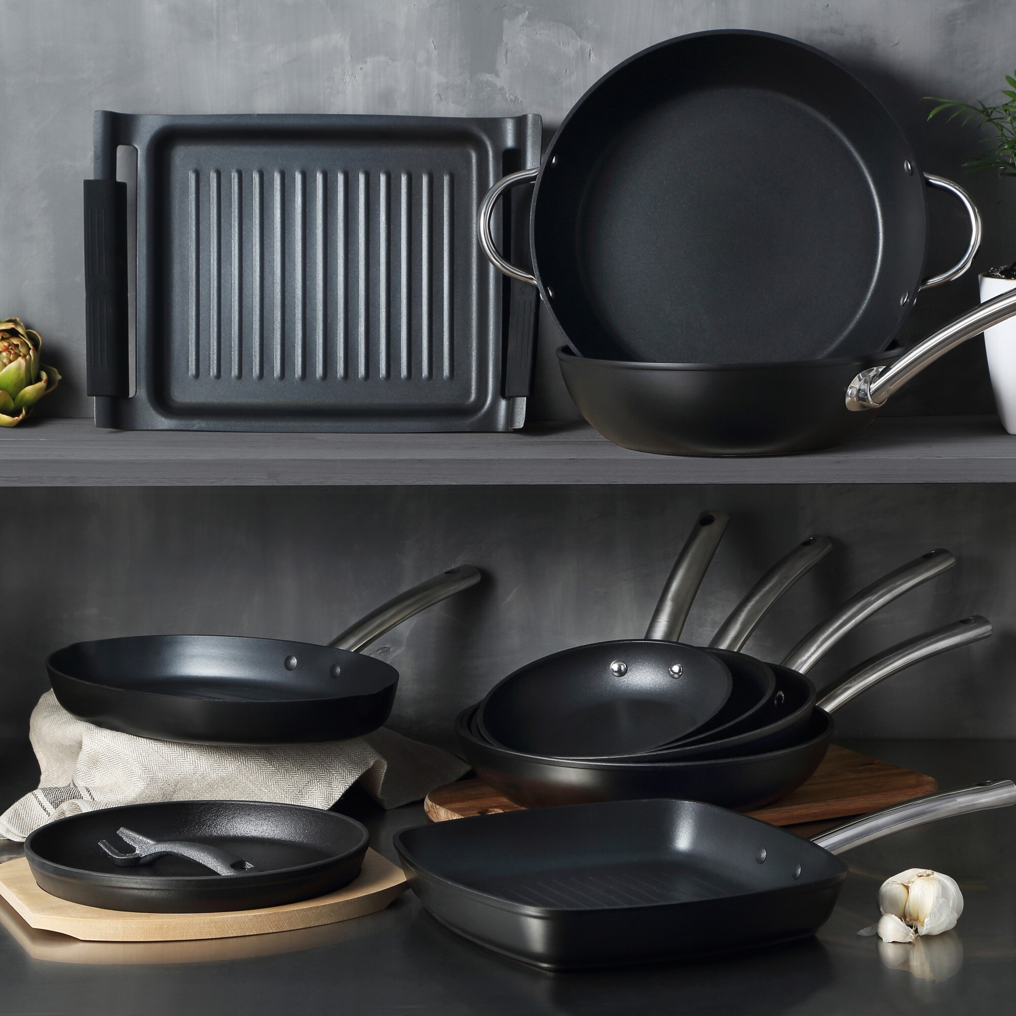 Juego de 3 Sartenes Ø24Ø28Ø30cm + Wok Ø28cm + Sartén doble 30x24cm en Aluminio aptas para inducción color Negro FOODIES MasterPRO