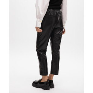 Pantaloni jogger effetto pelle