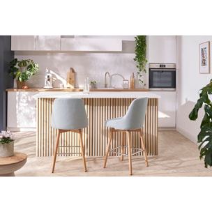 Tabourets de bar scandinaves pivotants 360° en tissu chenille vert kaki et bois hêtre massif H65 cm (lot de 2) HASTA