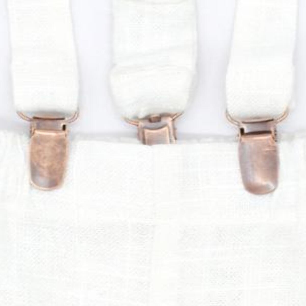 Bermuda de lino blanco. Con tirantes.