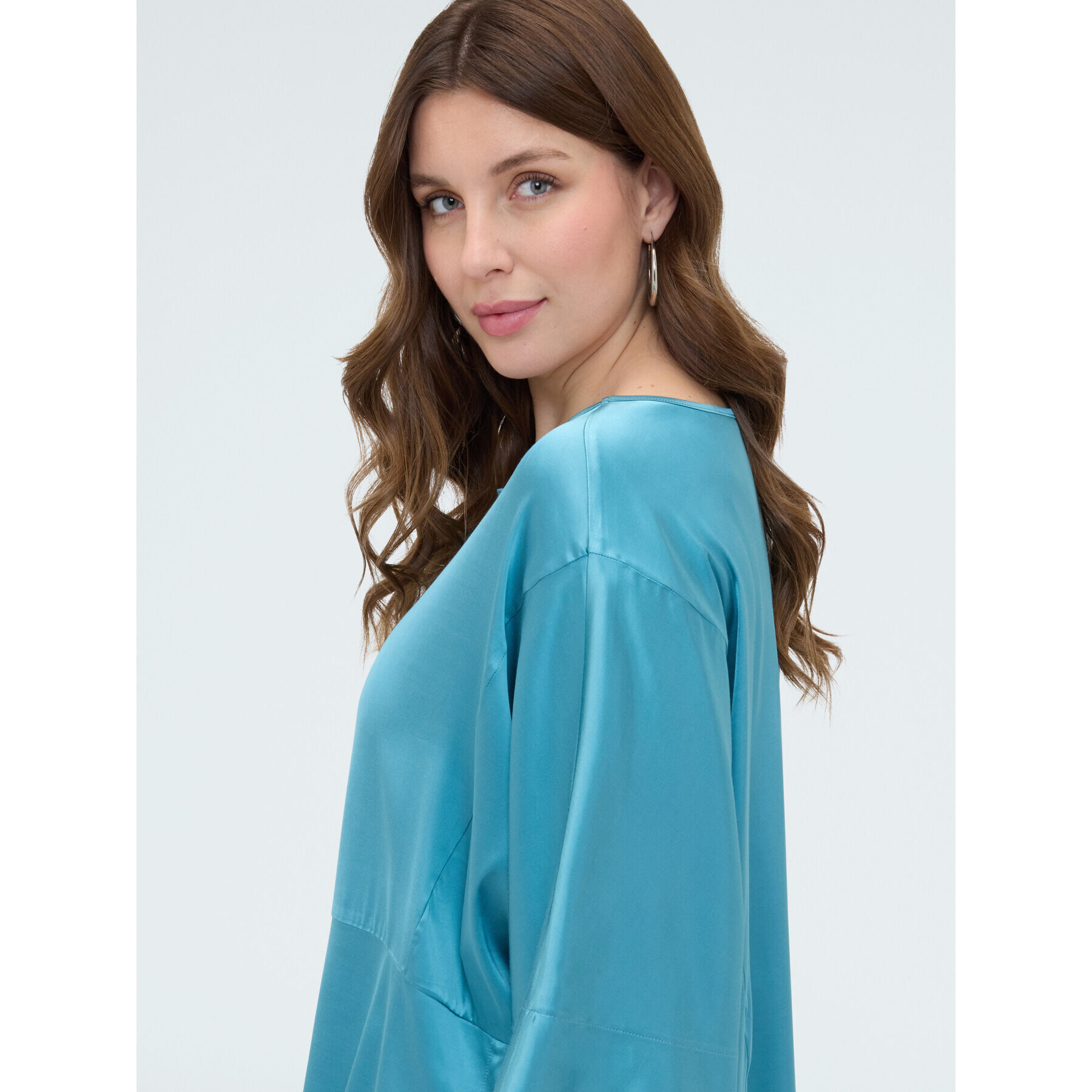 Fiorella Rubino - Blusa in raso con scollo a barchetta - Azzurro