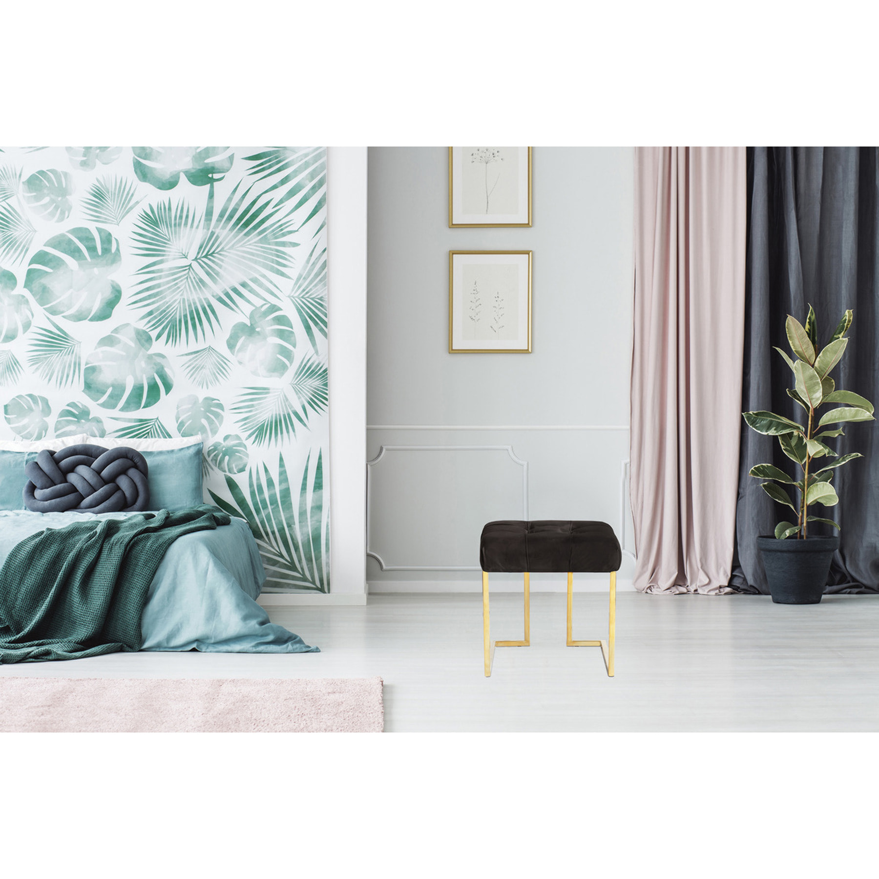 Pouf Rarity in velluto nero con base in acciaio dorato