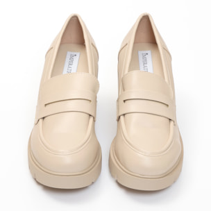 Mocassini in simil pelle con tacco comodo