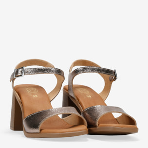 Sandalias doradas en piel con tacón