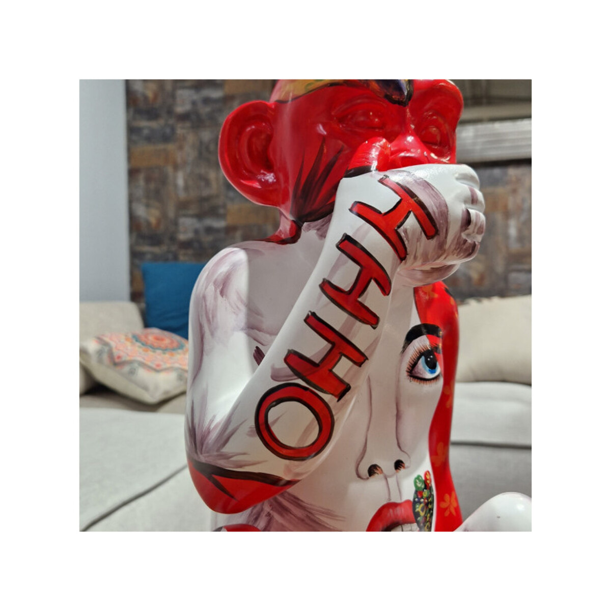 Statue singe rouge assis en résine H39cm - MARLIN