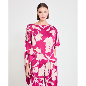 Blusa con maniche asimmetriche e grande fiore di bouganville