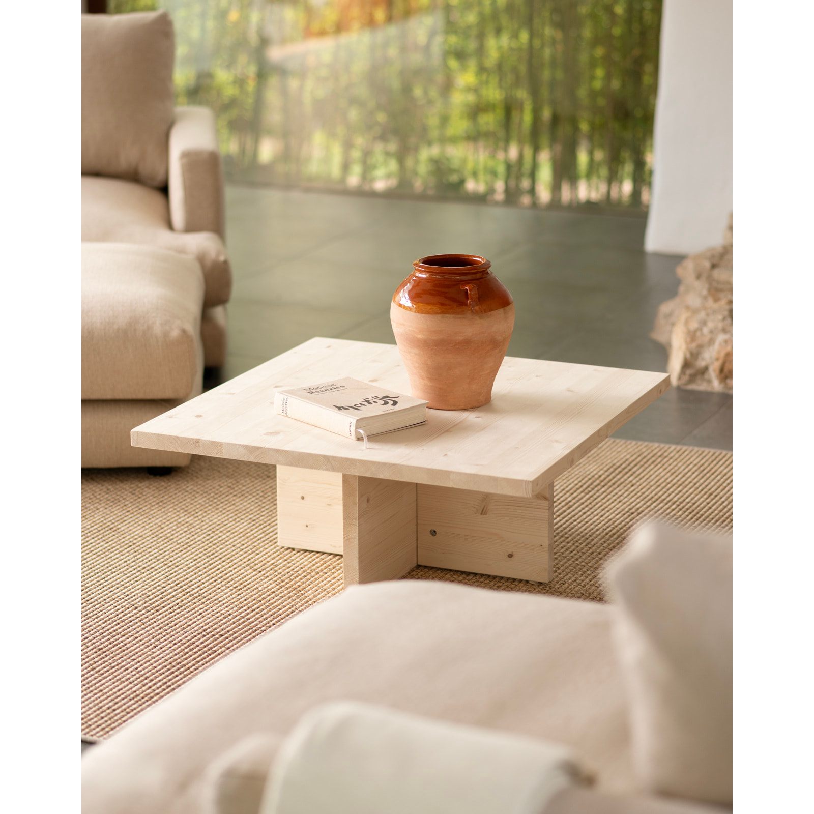 Mesa de centro cuadrada de madera maciza en tono natural de 80x80cm Alto: 33.2 Largo: 80 Ancho: 80