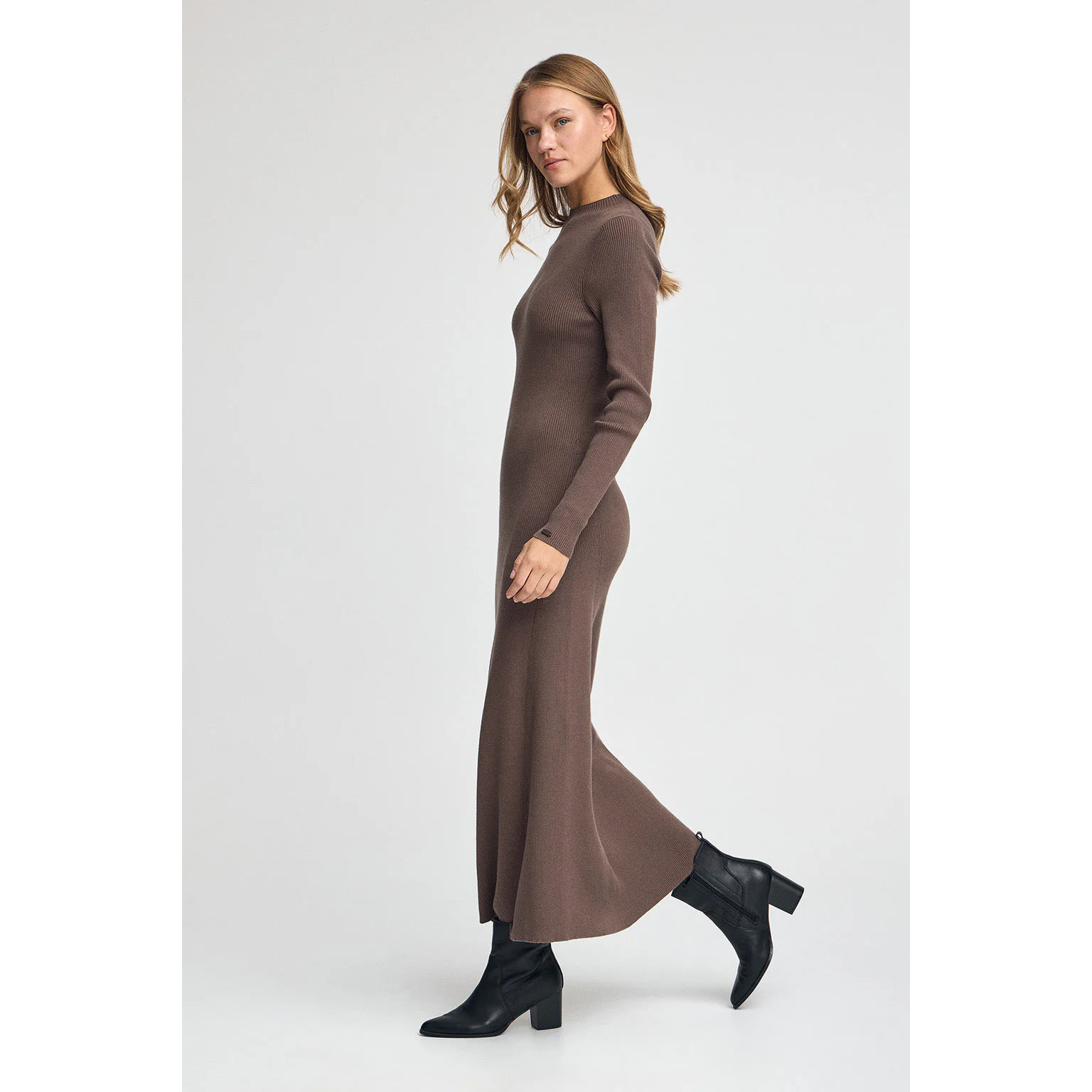 Vestido largo de cuello perkins marrón con logo Polo Club