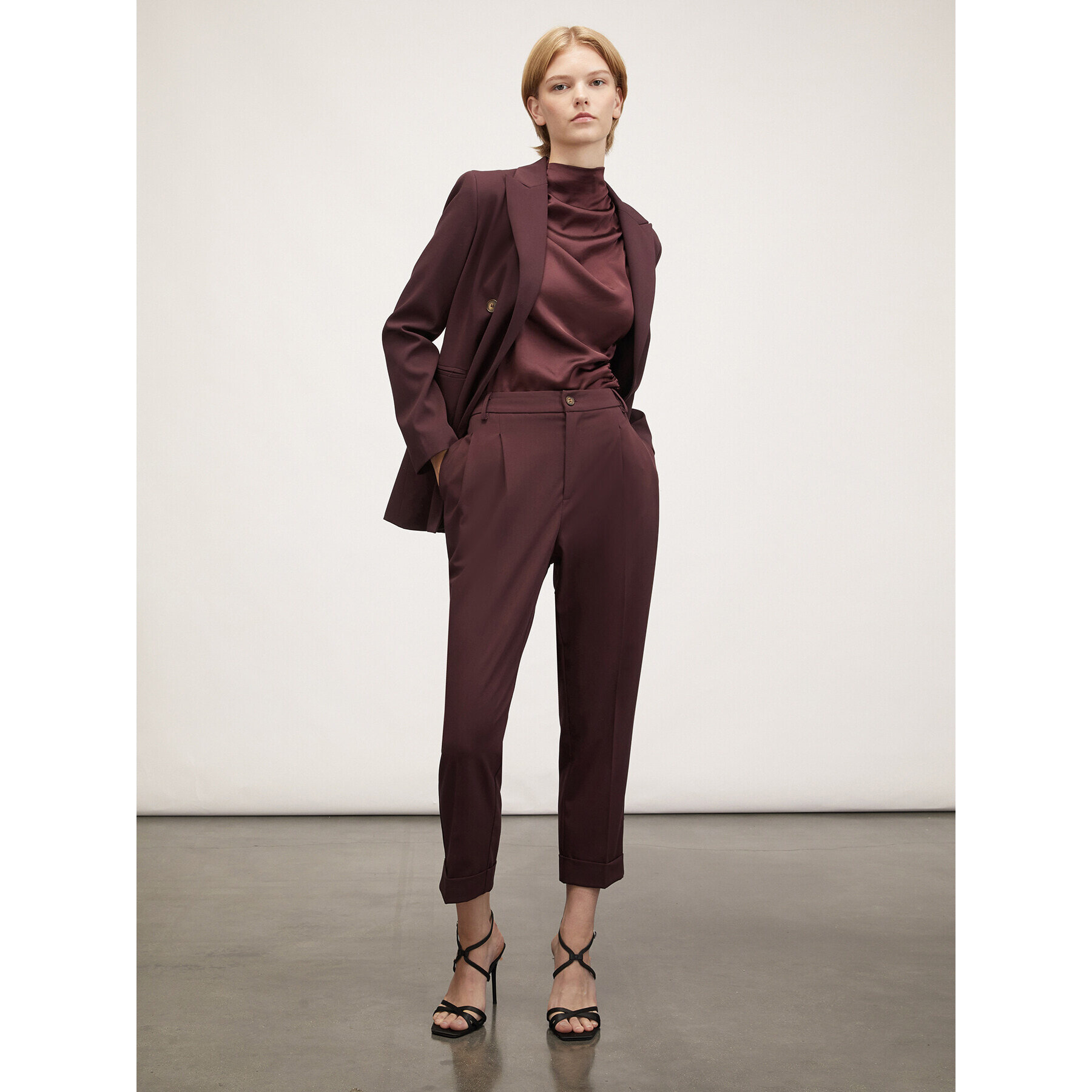 Motivi - Pantalón regular con pliegues - Rojo