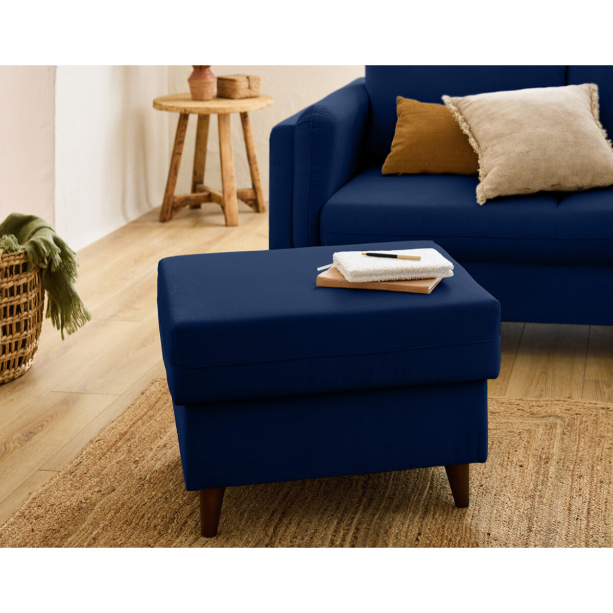 Brooke - pouf en velours pieds en bois - Bleu nuit