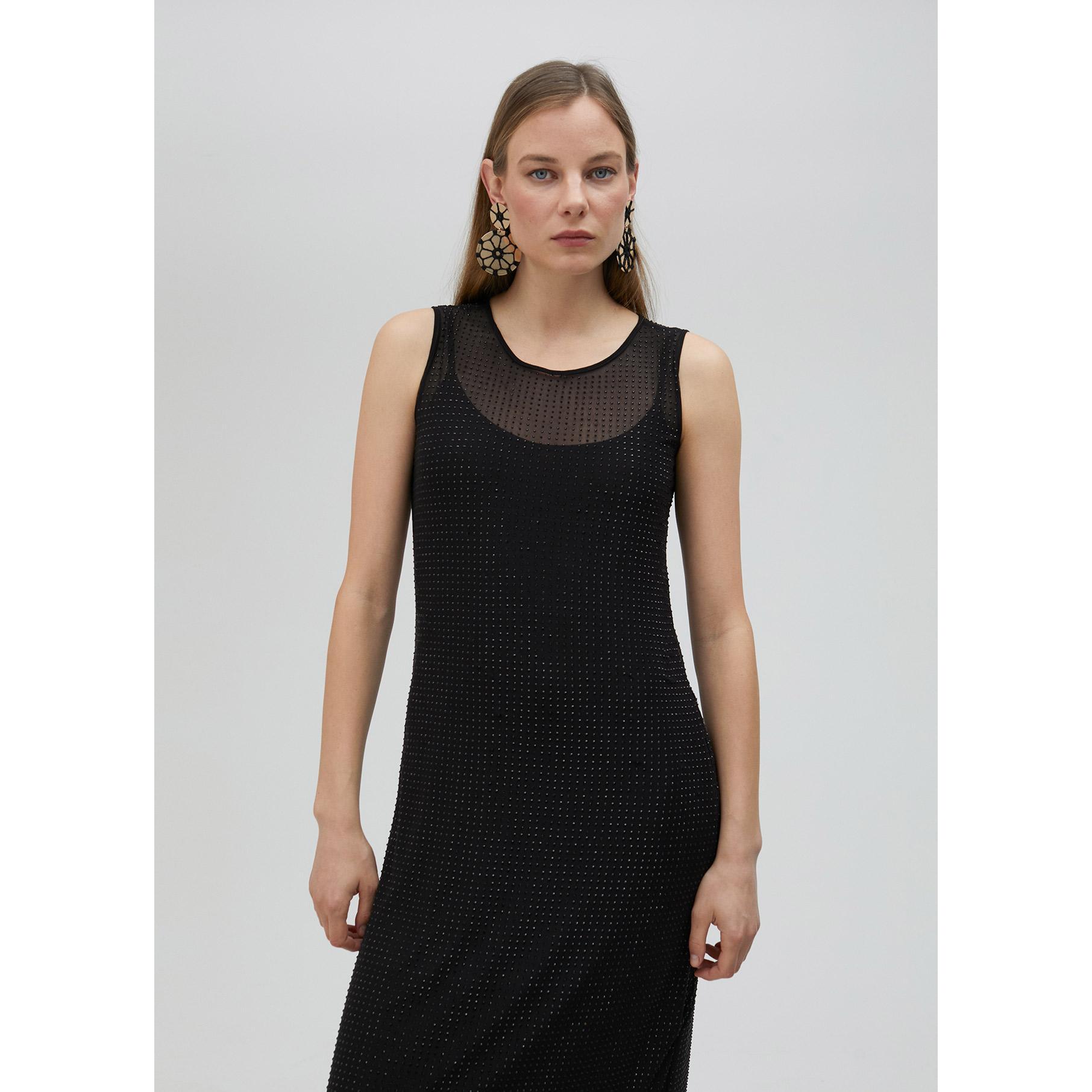 Abito in tulle con strass abbinati