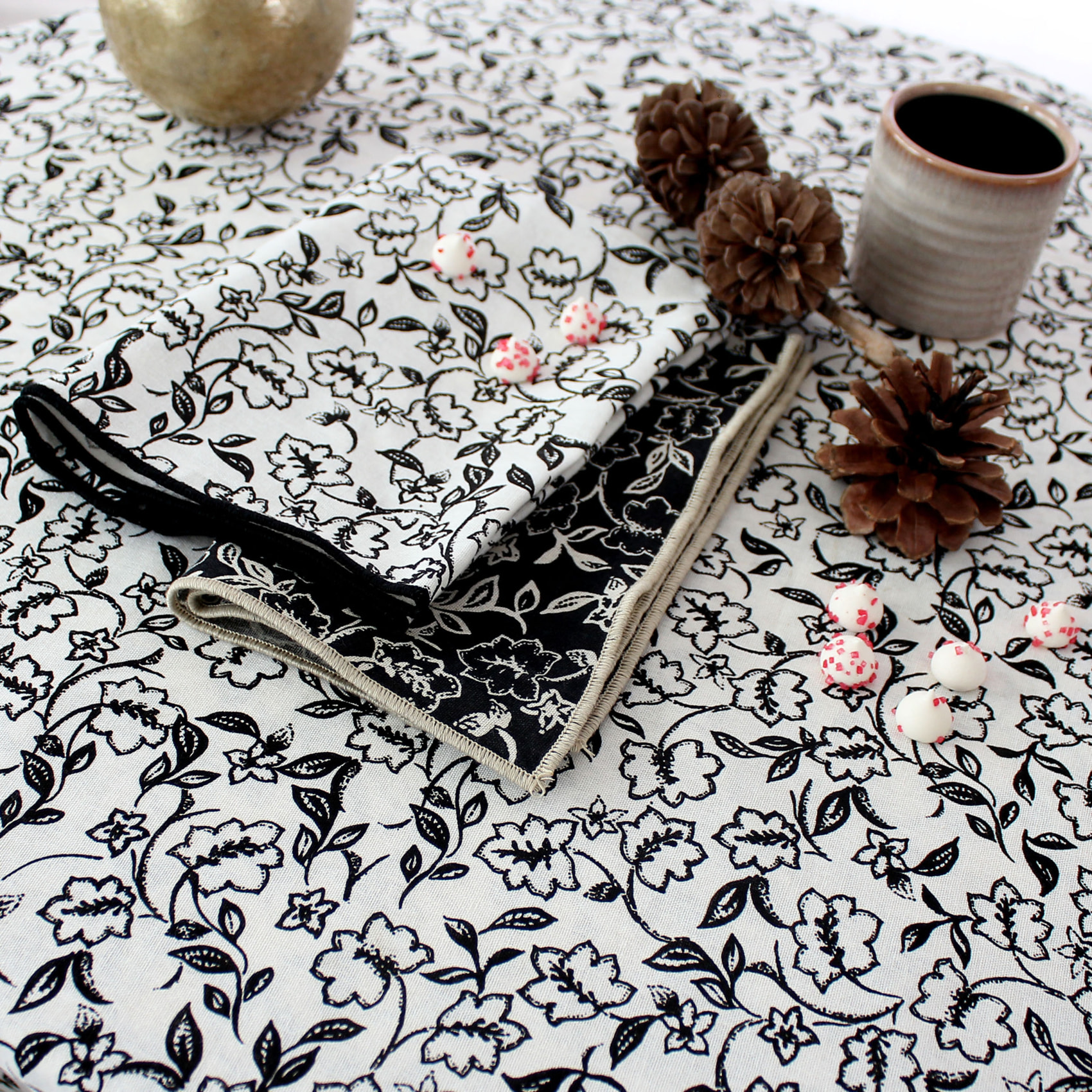 Lot de 4 serviettes de table motif fleuri - Ecru